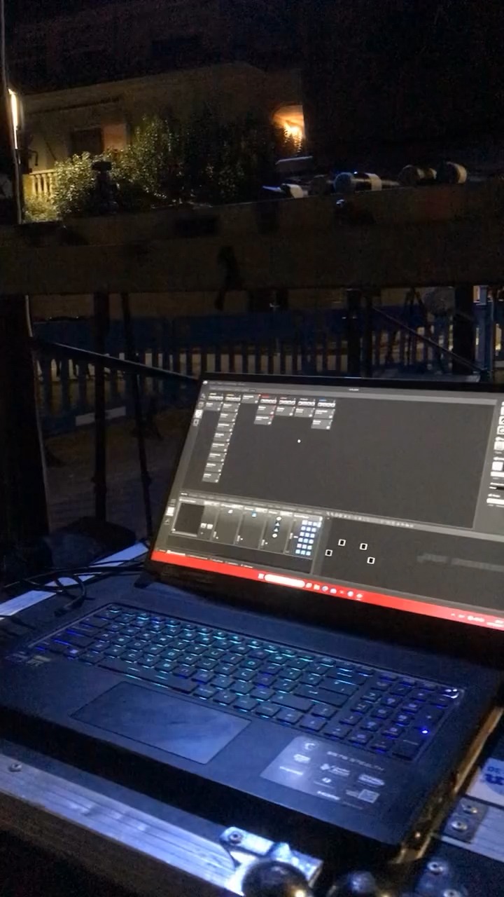 Portátil con software para preparación de evento/concierto