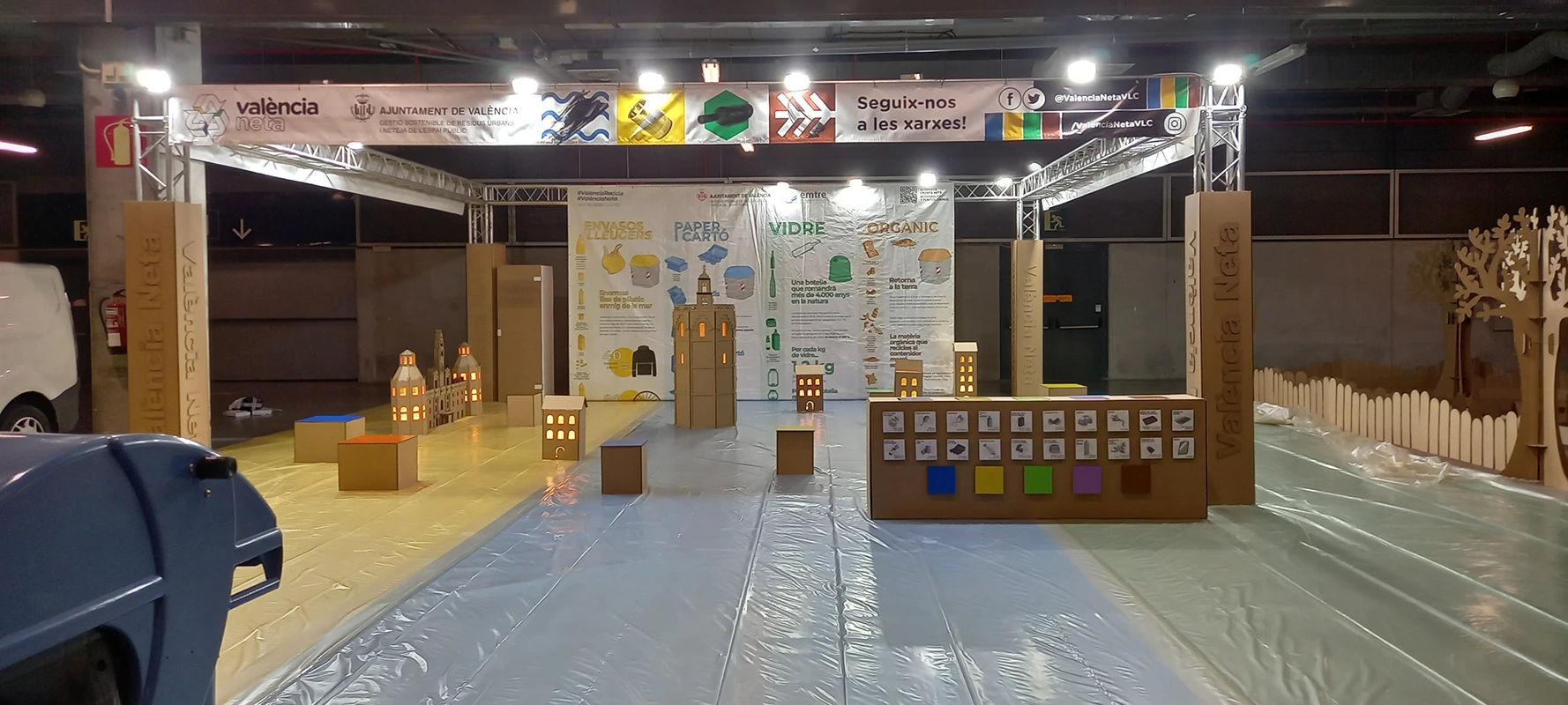 Vista frontal del stand del Ayuntamiento de Valencia en la feria Expojove