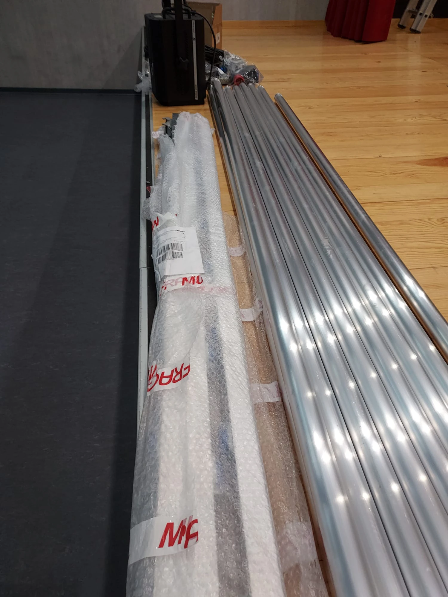 Colocación de elementos técnicos en escenario