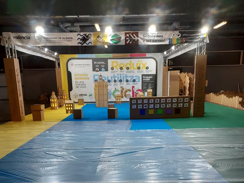 Vista frontal del stand del Ayuntamiento de Valencia en la feria Expojove